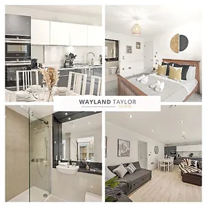 Modern 2 Bed By Station Square Apartment