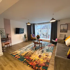 Riverside With 2br Flats At The Centre-parking-balcony Apartment